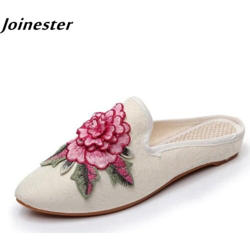 Ethnic Flower Women Slipper Embroidery Cotton Fabric Mules Slippers for Ladies Pointed Toe Loafers Flat Slides Vintage Shoes