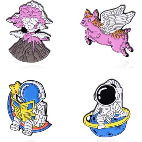 Cartoons Astronaut Lapel Pins Cute Pink Pig Anime Badges Womens Fashion Enamel Brooches For Backpack Metal Decorative Hijab Pin