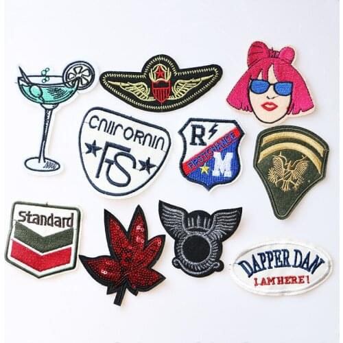 Fashion Knight Medal Maple leaf Military Rank Icon Embroidered Applique Patches for Clothing DIY Sew up Badge on the Backpack