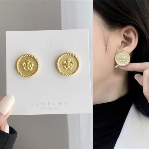 Vintage Solid Color Round Metal Flower Petal Relief Stud Earrings for Women Girls Ear Jewelry Wholesale 2021 Trend New Arrival