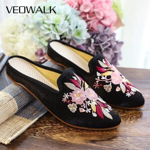 Veowalk Velvet Coating Cotton Fabric Women Pointed Toe Flat Mules Comfortable Slippers for Ladies Chinese Embroidered Shoes