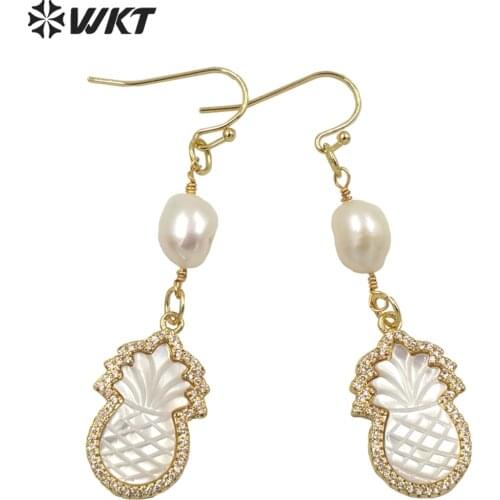 WT-MPE055 Fashion gold elegant white pearl pineapple earrings women hand make micropave pegion shell earrings