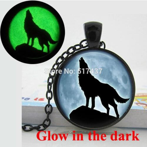Glow in the Dark Wolf Howling at the Moon Necklace wolf necklace for men photo glass cabochon necklace pendant Glowing jewelry