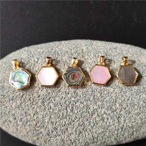 FUWO New Hexagon Shell Pendant With Copper Bezel High Quality Natural Pink Black White Seashell Charm For Jewelry Making PD582