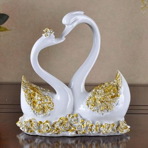 Couple swan ornaments resin crafts European-style wedding gifts home decor furnishings gifts to share things
