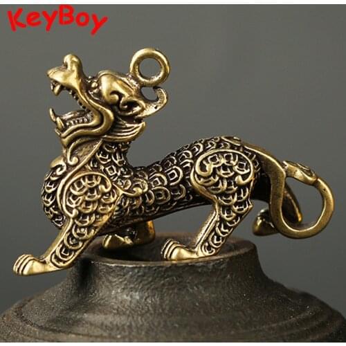 Small Bronze Chinese Ancient Beast Lucky Figurine Keychains Pendant Vintage Brass Mythical Animal Kirin Car Key Rings Hangings