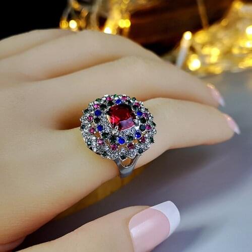 Elegant Flower Shape Rainbow Crystal Wedding Rings for Women Romantic Silver Color Big Round Red Rhinestone Ring Accessories