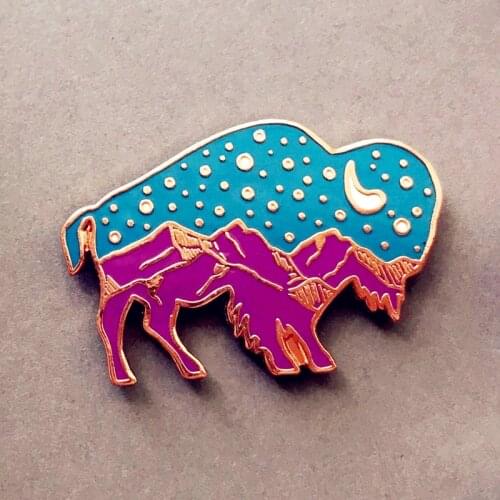 Starry Night Bison Mountain Peak Enamel Brooch Pin Backpack Hat Bag Lapel Pins Badges Women Mens Fashion Jewelry Accessories