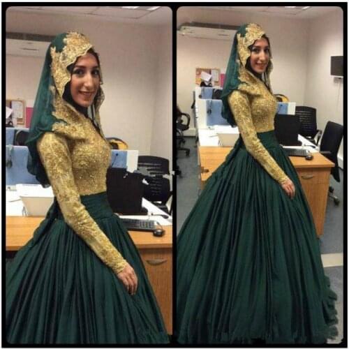 Modest Emerald Green and Gold Muslim Ball Gown Beaded Lace Long Sleeve wedding Dresses 2021 Arabic Dubai wedding Gowns Vintage