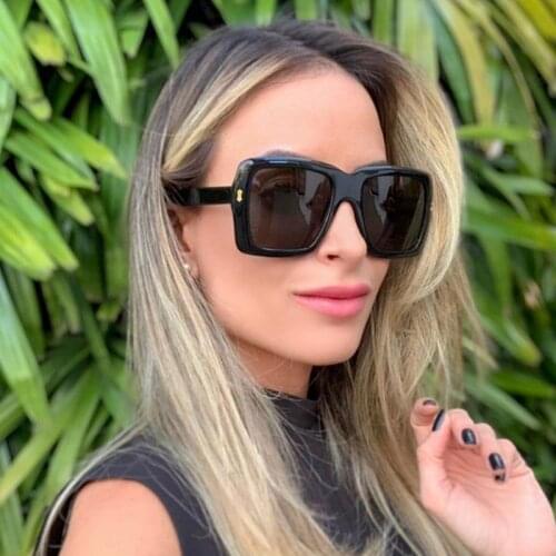 High Quality New Vintage Square Sunglasses Women Black Retro Brand Gradient Sun Glasses Female Rivet Eyewear Shades UV400 Oculos