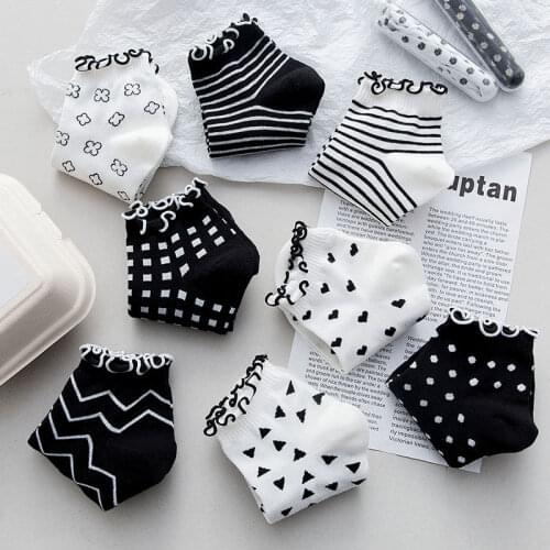 2021Spring and summer new black and white plaid wood ear boat socks short tube womens socks four-leaf clover love socks women