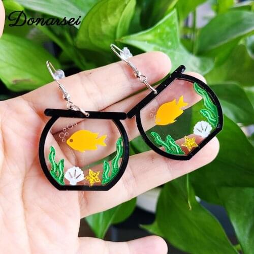 Donarsei Cute Bubble-spitting Goldfish Acrylic Earrings For Women Funny Transparent Fish Tank Water Grass Fish Drop Earrings