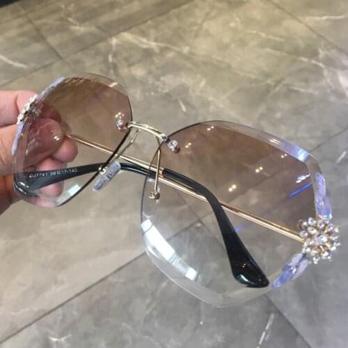 Vintage Round Sunglasses Men 2020 Luxury Brand Fahsion Diamond Sunglasses Women Oval Crystal Glasses Rimless Eyewear UV400 NX