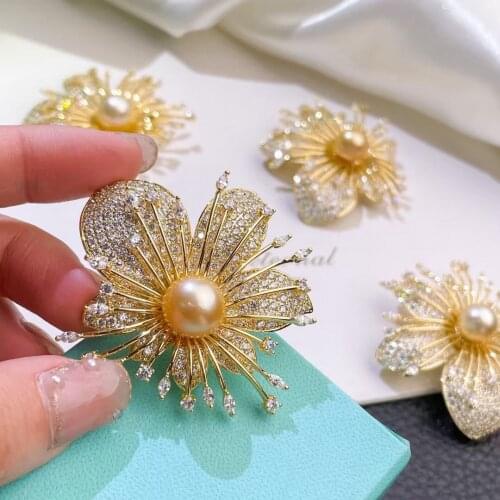 XX110 Nature Sea Water Gold Pearl Brooch for Women Fine Presents Round Pearls 11-12mm Fine Jewelry