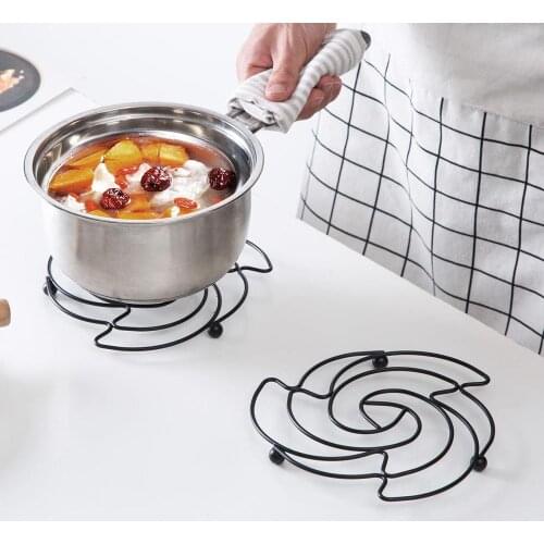 Creative Iron Placemat Pan Pot Mat Holder Stand Hot Round Placemats Cookware Mats Drink Coasters Kitchen Tools