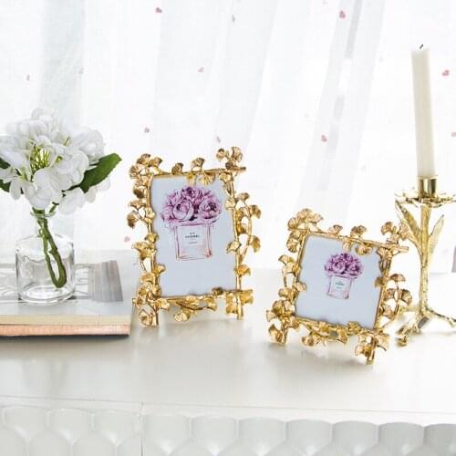Creative Light Luxury Photo Frame Tabletop European-style Photo Frame Decoration Family Alloy Photo Frame Paper Box Packaging