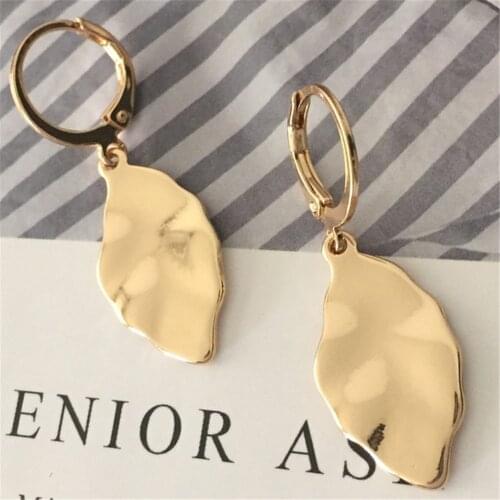 New Design High Quality Elegant Drop Earrings Gold Color Leaf Shape Dangle Earrings for Trendy Women Casual Fashion