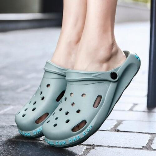 2020 Summer Womens Slip on Casual Garden Clogs Waterproof Shoes Women Classic Nursing Clogs Hospital Women Work Medical Sandals