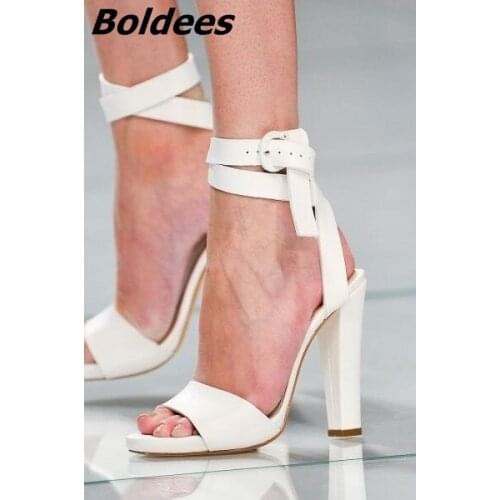 Concise Buckle Style Block Heel Sandals Fancy White PU Leather Open Toe Ankle Wrap Chunky Heel Dress Sandals Hot Selling