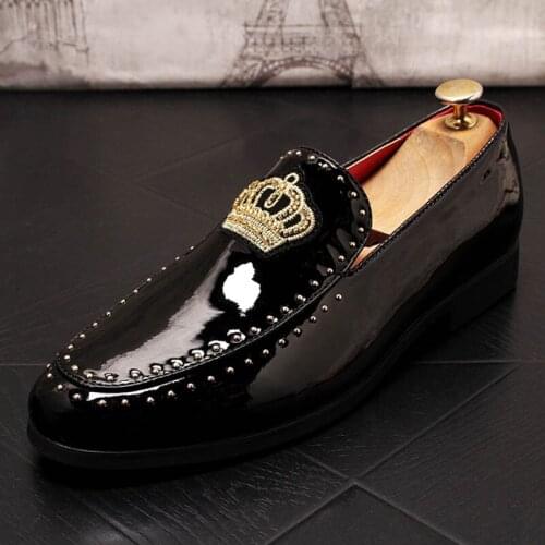 Designer Men Black White Crown Embroidery Rivet Oxfords Casual Shoes Homecoming Dress Wedding Prom Shoes Sapato Social Zapatos