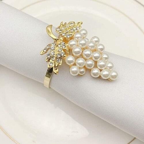 M17D Alloy Napkin Buckles Diamonds Pearl Grape Napkin Ring for Christmas Holidays Wedding Halloween Party Dinners Decorations