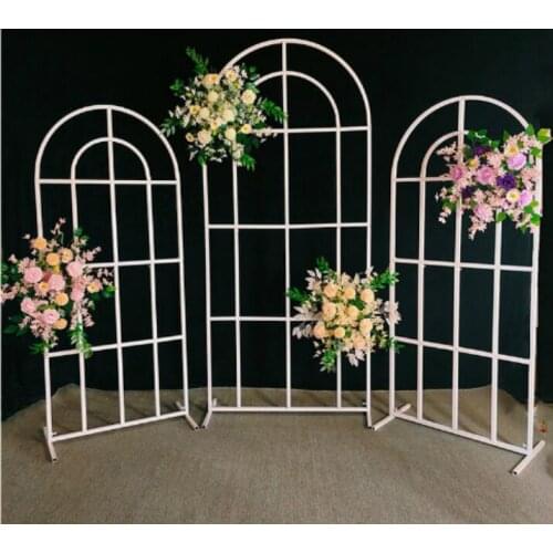 The wedding stage is decorated with iron arched props, and the Mori wedding scene is decorated with screen guides
