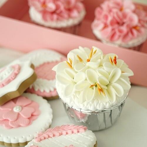 Simulation cherry blossom cup cake Simulation afternoon tea Cute shooting props Dessert table decoration window display