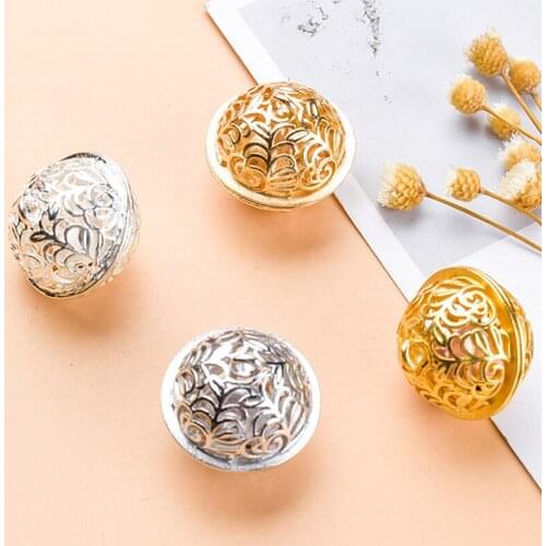 10pcs/pack Hollow Christmas Bells Metal Jingle Bells Christmas Tree Decoration Family Ornament Christmas Baubles Bells Art Craft