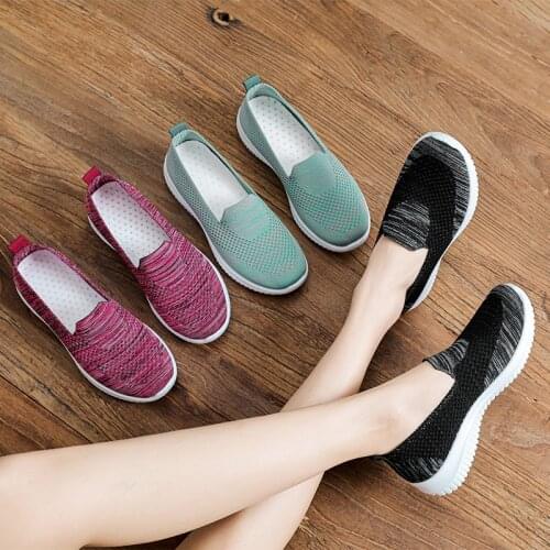 Women Casual Shoes Flat Sneakers Breathable Mesh Mother Shoes Summer Fly Weaving Vulcanized Shoes Outdoor Slip-On Walking Shoes