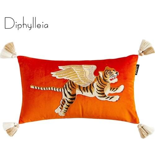 Diphylleia Top Luxury Velvet Tiger Embroidery Throw Pillows Cojines Decorativos Para Sofa Coussin Cushion Cover 30x50cm