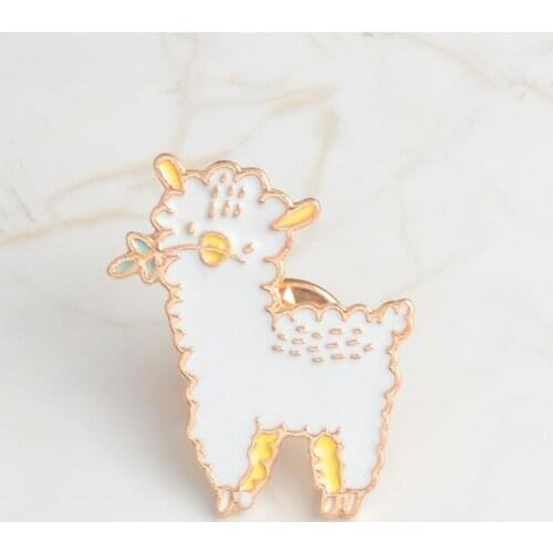 Lovely alpaca Enamel Brooch Little sheep Pin Denim Clothes Lapel Pin Button Badge Cartoon Animal Jewelry Gift for Kids Girls