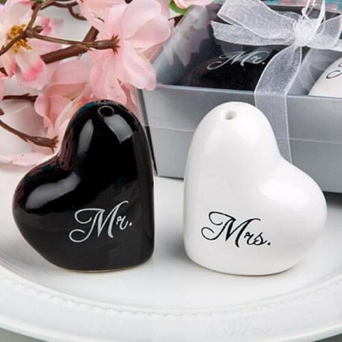 Heart shaped Wedding Favor Gifts Heart shaped "Mr.& Ms." Salt Pepper Shaker 2pcs/set LX7988