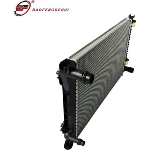 Auto Engine Radiators for Audi A6 A6AR A6Q C6 2.4L 2.8L 3.2L V6 Quattro 2005-2011 BDW BBJ AUK Engine Cooling Tank 4F0121251AF