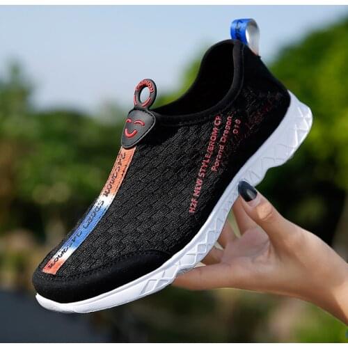Mens Casual Sneakers Women Mesh Upstream Shoes Couple Slip on Flat Casual Sneakers Outdoor Shoes Drain Hole Elastic Beach Shoes