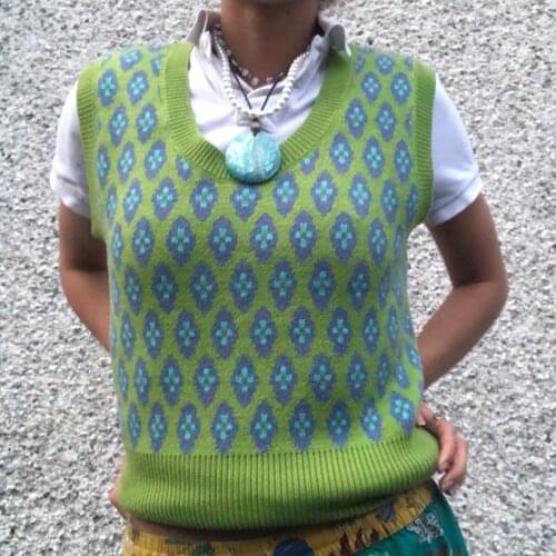 Floral Print Knit Sweater Vest Loose Casual Fashion Sleeveless Sweater Winter 2021 O Neck Soft Streetwear Vintage Women Sweater