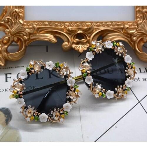 2019 New Fashion Women Girls Crystal Flower Sunglasses Retro Brand Luxury Gems Leaf Sunglasses Summer Beach Glasses