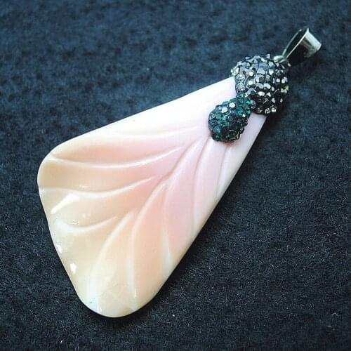 Carving shell pendants with rhinestone pink shell mother of pearl from far sea ocean good selling items only one pieces unique i
