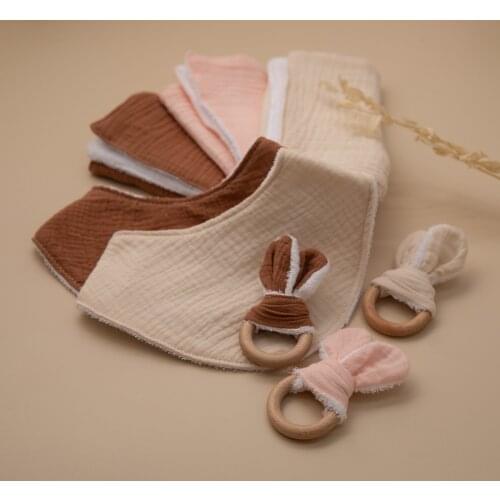 1 Set Baby Bibs for childrenTriangle Cloth Scarf Rabbit Rattle Bunny Ear Cotton Absorbent Gift Box Nursing Teether Stuff