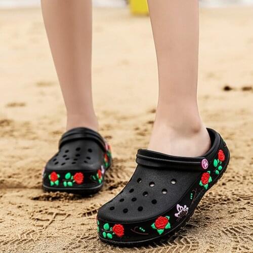 Fashion Flat Sandals Women Clogs Slippers Beach Sandals Men Comfortable Summer Hollow Out Casual Shoes Woman Sandalias WSH3849