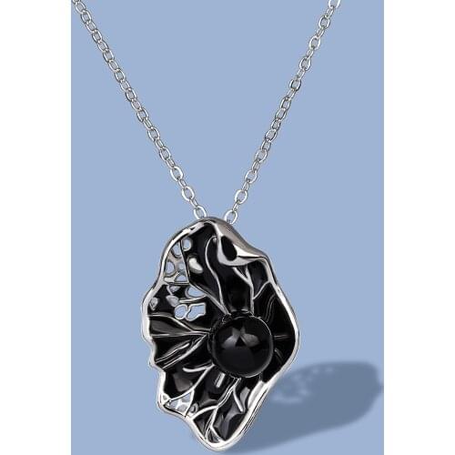 925 Silver Necklace for Women Creative Black Pearl Pendant Hollow Shell Shape Pendant Clavicle Chain Handmade Enamel Jewelry