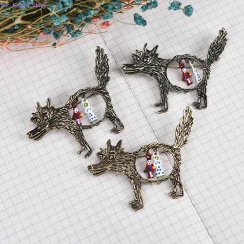 Cute Women Cartoon Wolf Hat Shape Breastpin Hollow Out Brooches Jewelry Accessories Jewelery Decor Gifts