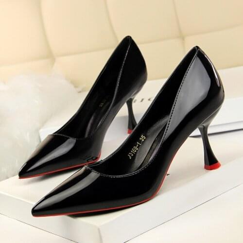 2018 New Fashion high heels women pumps 7.5CM thin heel Career Sexy Patent leather Pointed Toe sexy prom wedding shoes