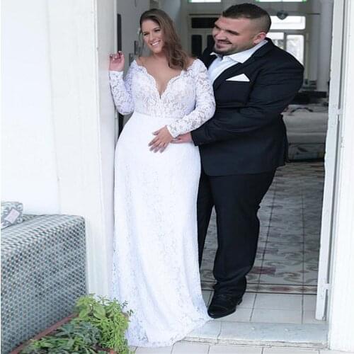 Fashionable Lace V-Neckline Sheath/Column Plus Size Wedding Dresses 26W Long Sleeves Bridal Dress vestido de noiva praia