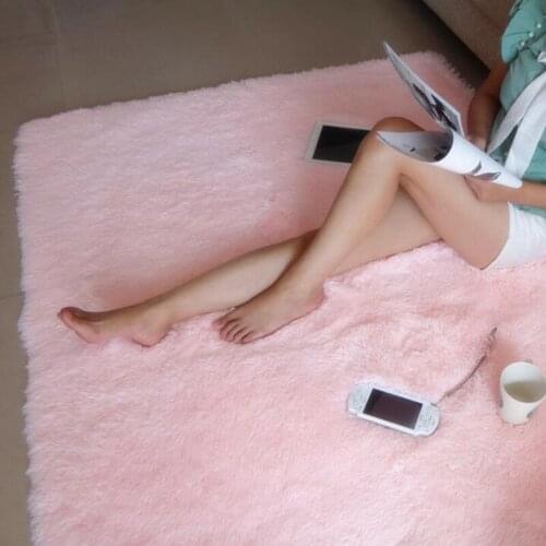 Living Room Carpet European Fluffy Mat Kids Room Rug Bedroom Mat Antiskid Soft Faux Fur Area Rug Rectangle Mats Gray Red Green