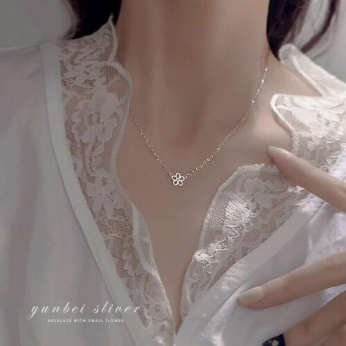 Hollow Small Flower Chokers Necklaces For Women Simple Fashion Design Thin Clavicle Chain Summer Student Girl Birthday Jewelry