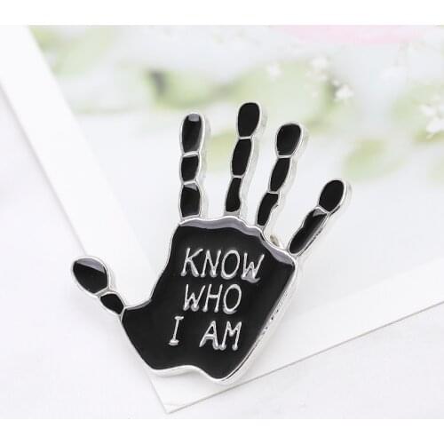New Creative I KNOW I AM Black Palm Brooch Palm Horror Finger Badge Halloween Gift Cowboy Backpack Jewelry