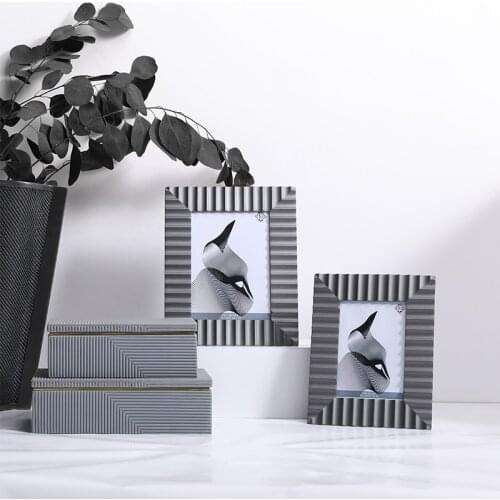 6/7 Inch Modern Simple Light Luxury Metal Photo Frame Living Room Ornaments