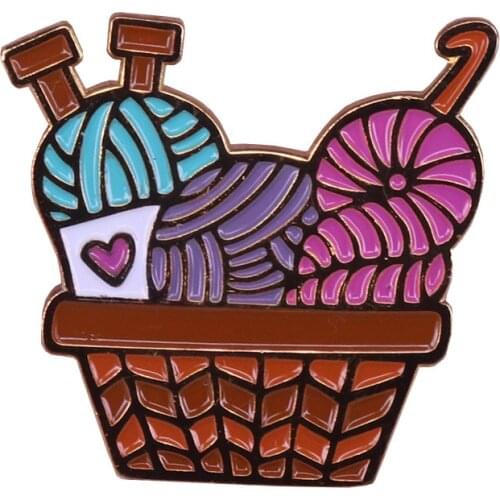 P5305 Dongmanli Mom Gift Hard Enamel Pins Badge Backpack Collar Lapel Women Men Fashion Jewelry