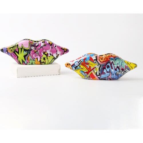 Resin Ornamental Vase Lip Shape 3D Graffiti Ornament Bookcase Flower Vase