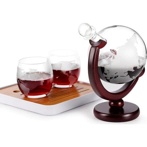 米囹 Decanters